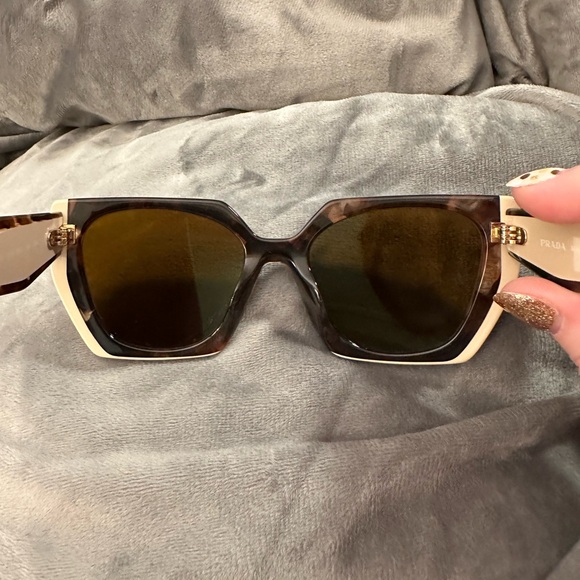 Prada sunglasses. Prescription but original lenses included. - Picture 3 of 15